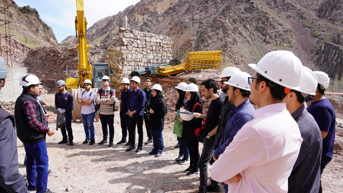The visit of the students of faculty of civil & enviromental engineering