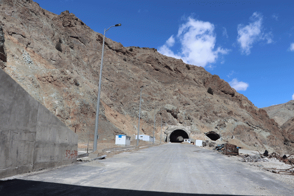 The Asphalt Pavement of the western lane on 04/04/2023